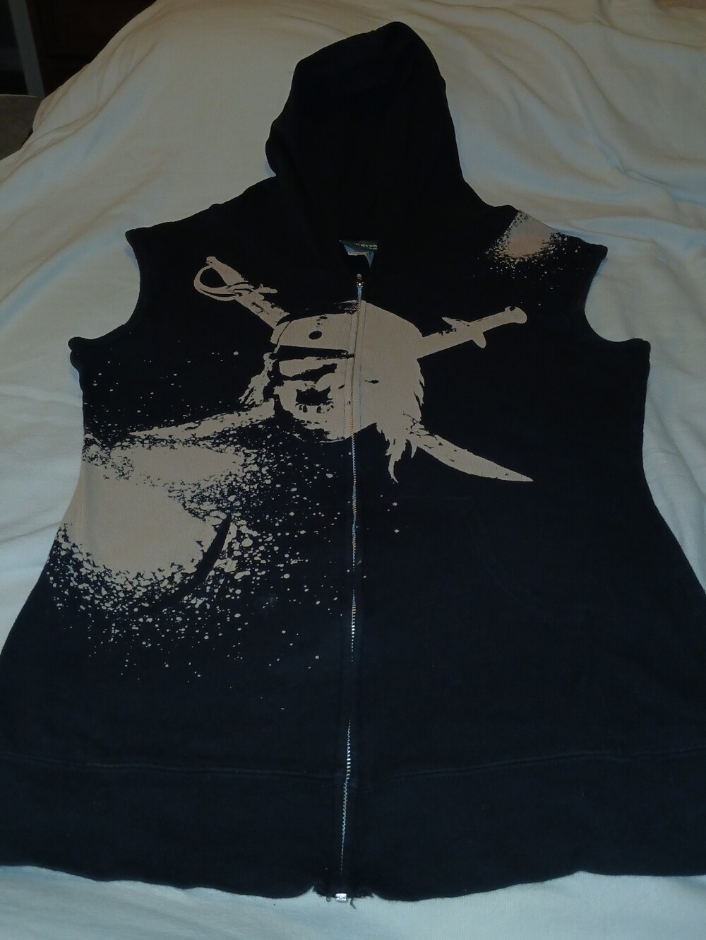 Pre-loved Unisex Sleeveless Black Hooded Zip-Up Vest w/Skull & Swords Graphic.